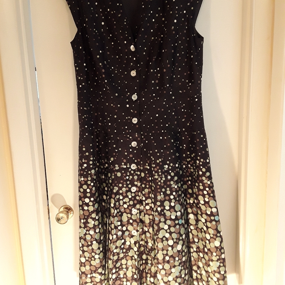 Sleeveless mid length dress